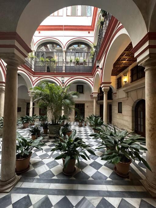 Apartamento Patio Sevillano Frente Catedral Extérieur photo
