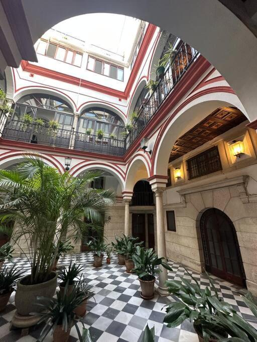 Apartamento Patio Sevillano Frente Catedral Extérieur photo